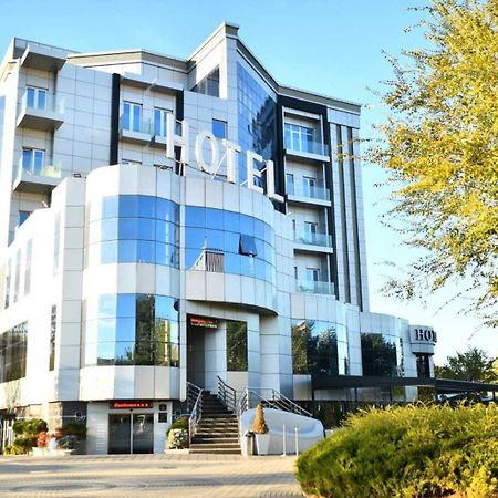 Hotel Zeneva Lux Kragujevac Luaran gambar