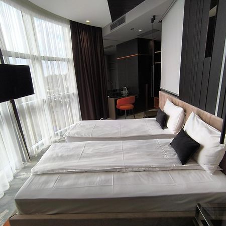 Hotel Zeneva Lux Kragujevac Luaran gambar