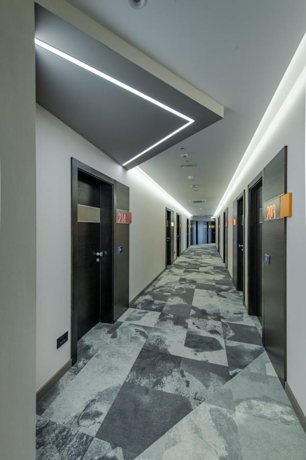 Hotel Zeneva Lux Kragujevac Luaran gambar