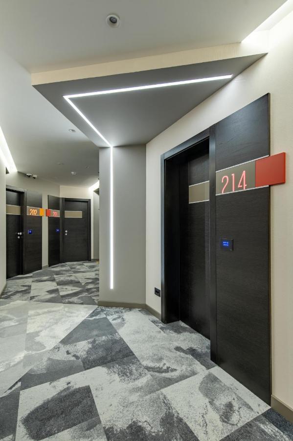 Hotel Zeneva Lux Kragujevac Luaran gambar
