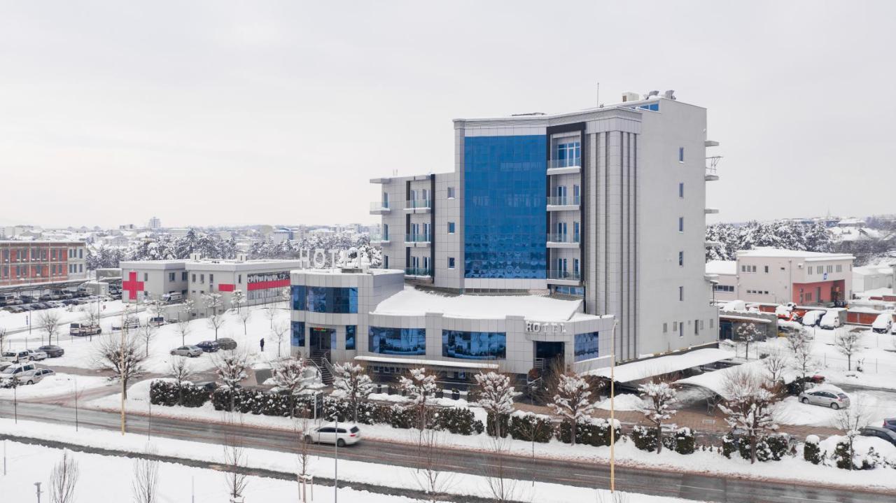 Hotel Zeneva Lux Kragujevac Luaran gambar