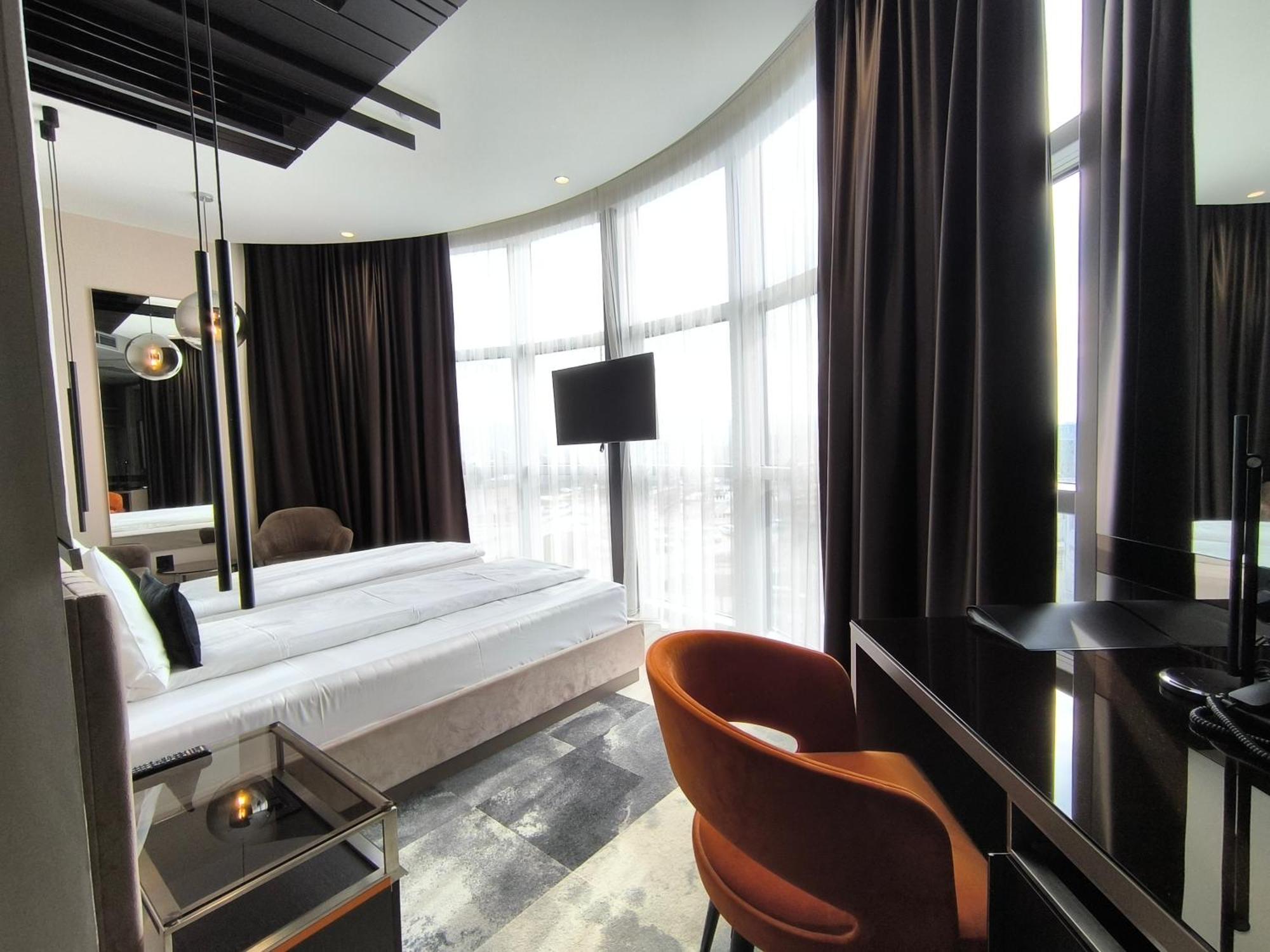 Hotel Zeneva Lux Kragujevac Luaran gambar