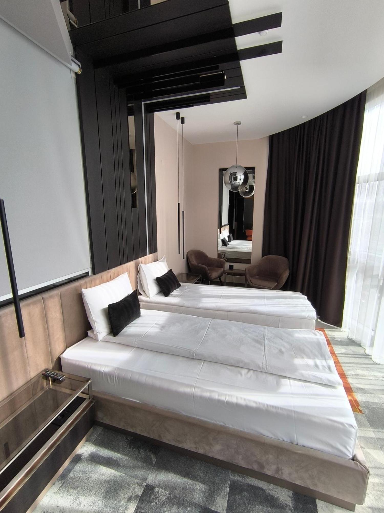 Hotel Zeneva Lux Kragujevac Luaran gambar